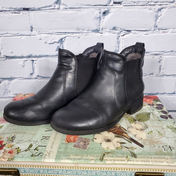 UGG Shoes - Ugg Black Bonham Boots